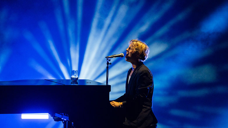 Tom Odell: Ένας μοναδικός ποπ σταρ έλαμψε στο Sani Festival