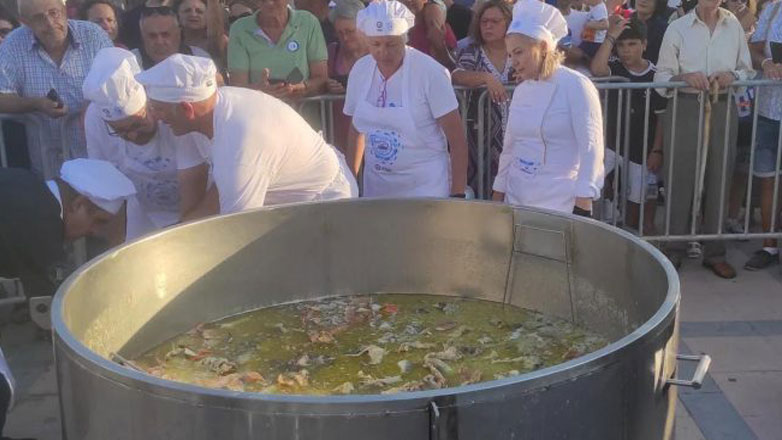 Στα ρεκόρ Γκίνες η Σητεία -Έφτιαξαν κακαβιά 650 κιλών