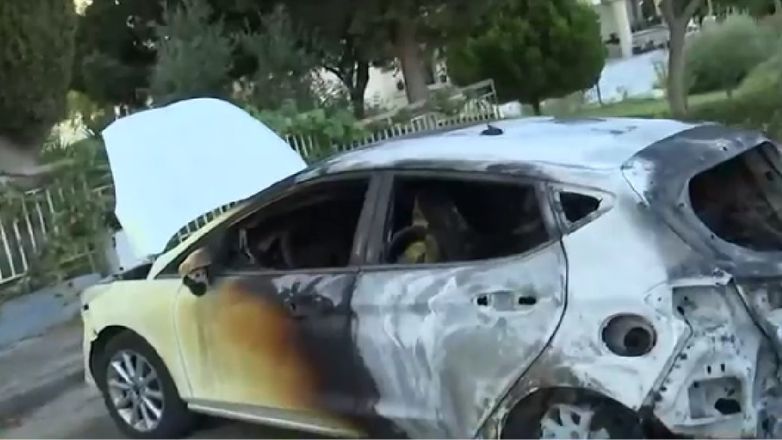 Θεσσαλονίκη: Κάηκαν ολοσχερώς οχήματα στην Καλαμαριά – Ακούστηκαν εκρήξεις