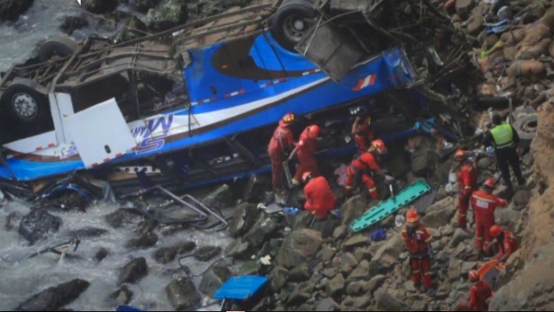 Περού: Τουλάχιστον 13 νεκροί σε τροχαίο στις Άνδεις