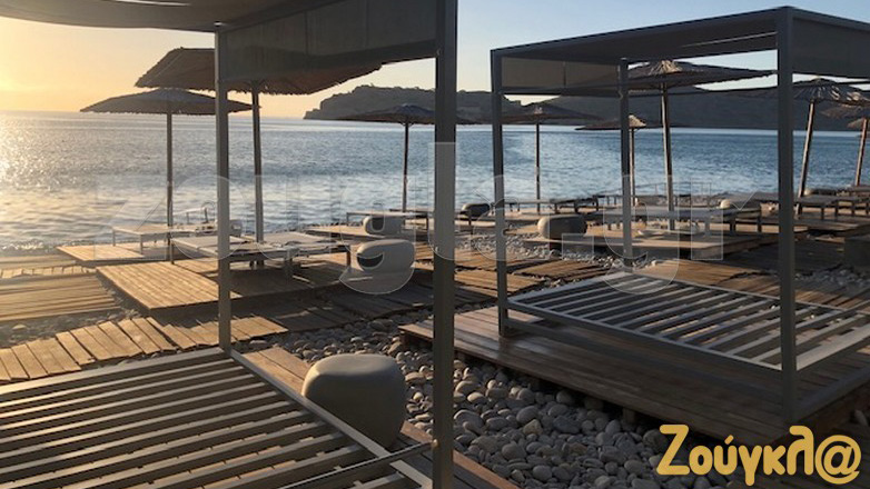 Έστησαν κρεβάτια σε παραλία με θέα τη… Σπιναλόγκα