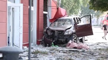 Ουκρανία: Επτά νεκροί, ανάμεσά τους ένα εξάχρονο παιδί, και 129 τραυματίες από την ρωσική πυραυλική επίθεση στο Τσερνίχιβ