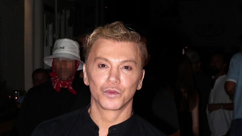 Τάκης Ζαχαράτος: Νυχτοπερπατήματα στα στενά της Μυκόνου