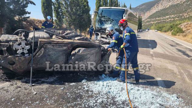 Φωκίδα: 67χρονη κάηκε ζωντανή μέσα στο αυτοκίνητο της μετά από σφοδρό τροχαίο