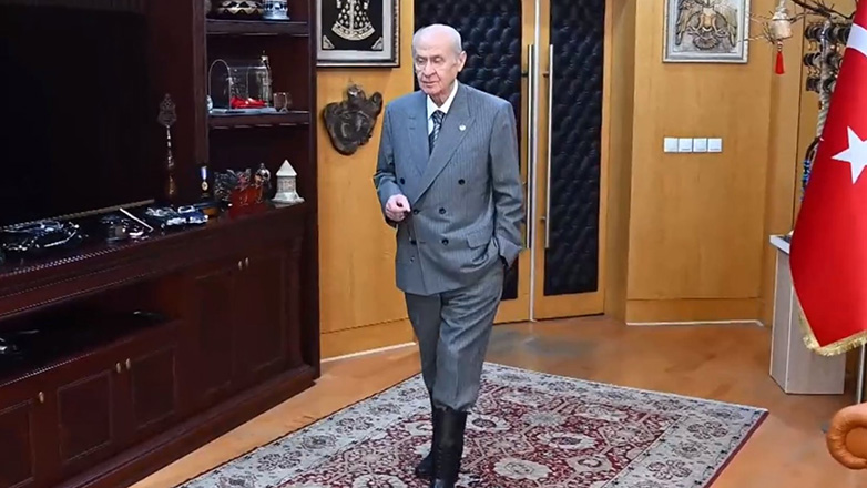 Ο Μπαχτσελί εμφανίστηκε σε βίντεο με στρατιωτικές μπότες και διαμηνύει πως «η Κύπρος είναι τουρκική»