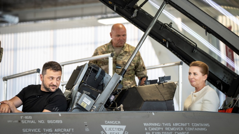 Ικανοποίηση Ζελένσκι για τις δεσμεύσεις που εξασφάλισε πως θα δοθούν στην Ουκρανία 61 μαχητικά αεροσκάφη F-16