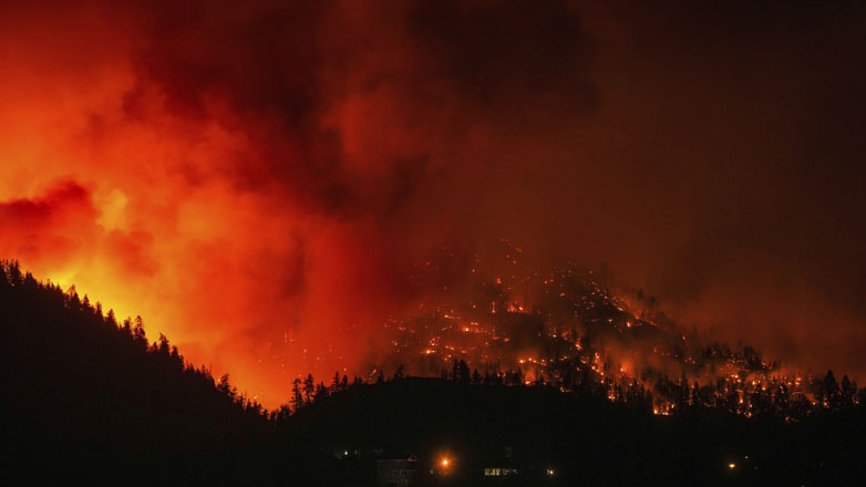 Στο έλεος των πυρκαγιών ο Καναδάς – Χιλιάδες κάτοικοι εγκαταλείπουν τις εστίες τους