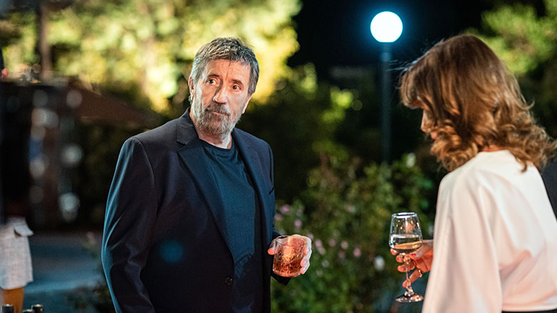 Κάνε ότι κοιμάσαι ΙΙ: Στα γυρίσματα της σειράς μυστηρίου που επιστρέφει ακόμη πιο συναρπαστική