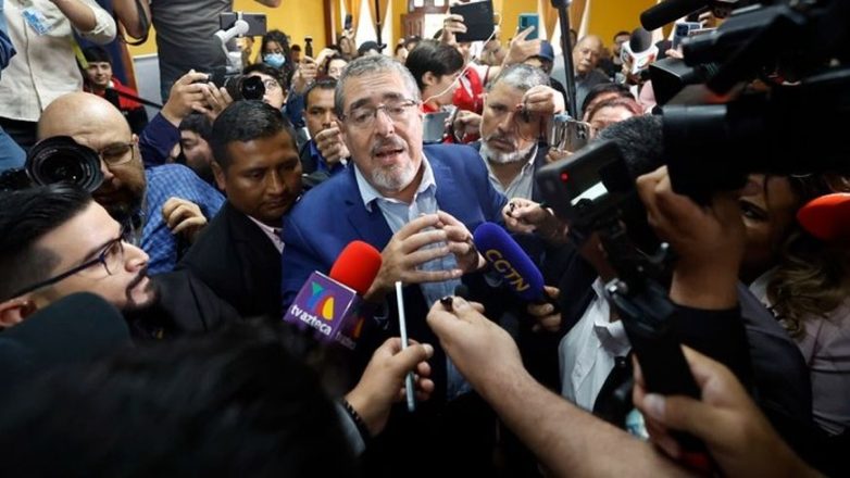 Νέος πρόεδρος της Γουατεμάλας εξελέγη ο Μπερνάρντο Αρέβαλο