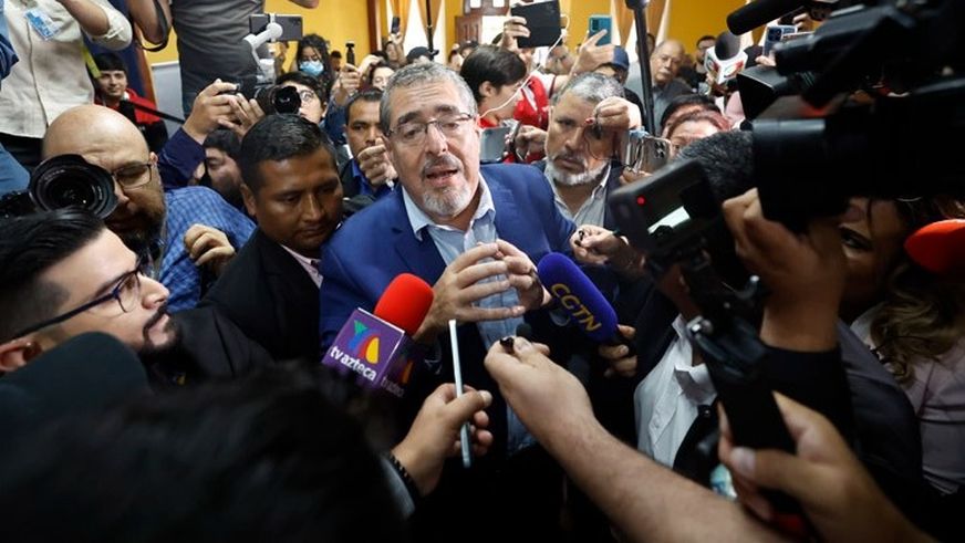 Νέος πρόεδρος της Γουατεμάλας εξελέγη ο Μπερνάρντο Αρέβαλο