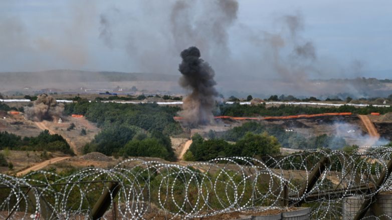 Φωτιά στον Έβρο: Μεταφέρονται πυρομαχικά από δύο αποθήκες στρατοπέδων στις Σάπες για προληπτικούς λόγους
