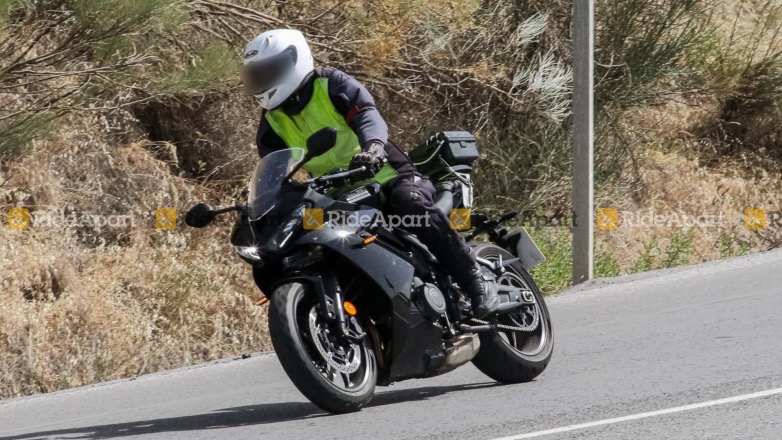 Κατασκοπευτικό: Triumph Daytona 660