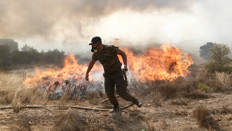 Πυρκαγιά σε χαμηλή βλάστηση στην Παιανία