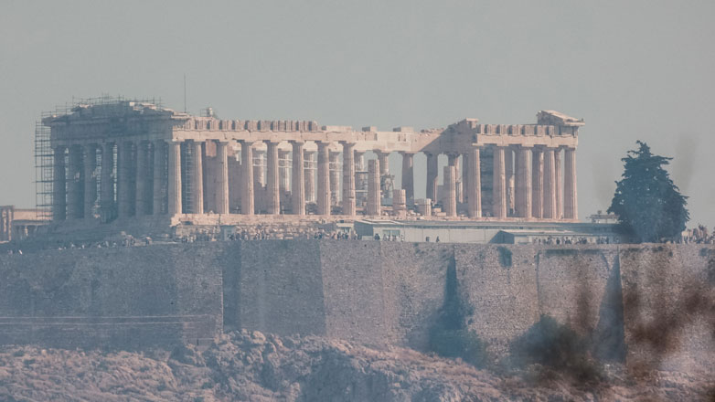 Οι καπνοί από την πυρκαγιά στην Πάρνηθα «έπνιξαν» την Ακρόπολη – Ασφυκτική η ατμόσφαιρα στην Αττική