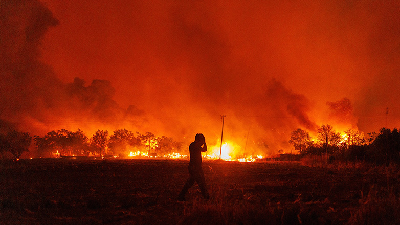 Επιμένουν τα πύρινα μέτωπα σε Αλεξανδρούπολη, Ροδόπη και Καβαλά – Νέα μεγάλη φωτιά στη Βοιωτία