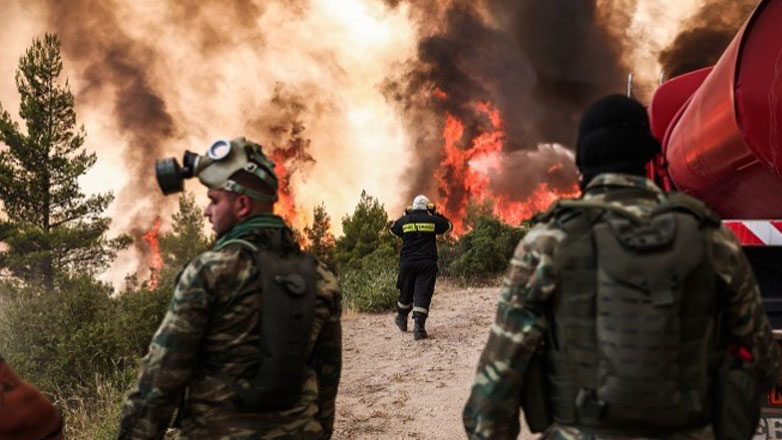 Διευρύνεται η συνδρομή των Ενόπλων Δυνάμεων στην κατάσβεση των πυρκαγιών