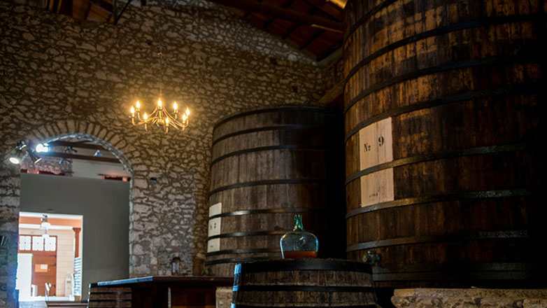 Μια παλιά ετικέτα σαμιώτικου κρασιού, αφηγείται