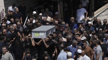 Ισραήλ: Κηδεύτηκε Άραβας δημοτικός αξιωματούχος που δολοφονήθηκε στη μέση του δρόμου