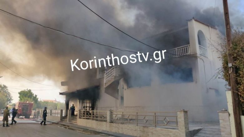 Στις φλόγες επιχείρηση εστίασης στο Λέχαιο Κορινθίας – Ακούγονται εκρήξεις