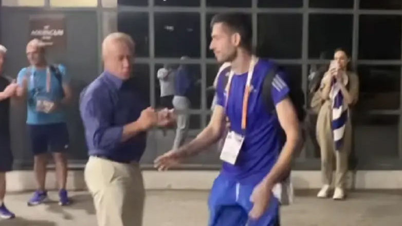 Ο Τεντόγλου απέφυγε τη χειραψία με τον Α’ ειδικό γραμματέα του ΣΕΓΑΣ!