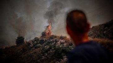 Δύο συλλήψεις για εμπρησμό από πρόθεση σε Λάρισα και Κάρυστο