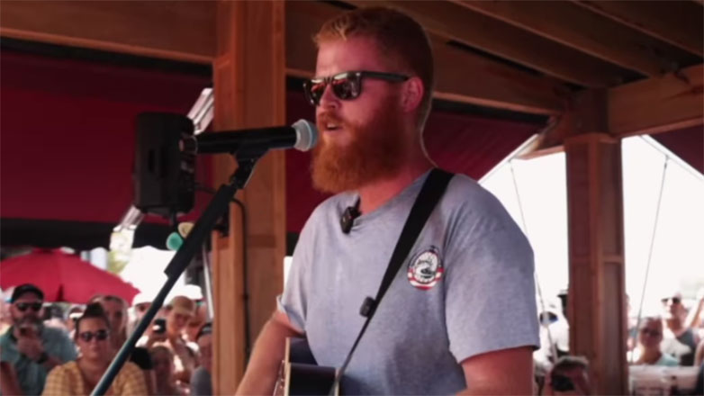 ΗΠΑ: Απρόσμενη επιτυχία για άγνωστο τραγουδιστή της κάντρι