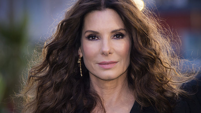 Σάντρα Μπούλοκ: Το «ευχαριστώ» για τη στήριξη που δέχτηκε μετά τον θάνατο του συντρόφου της