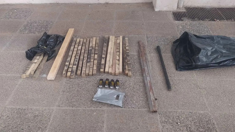 Συνεχείς έλεγχοι της ΕΛ.ΑΣ. σε οπαδικές λέσχες: Συνελήφθη ο πρόεδρος συνδέσμου στη Θεσσαλονίκη, κατασχέθηκαν στειλιάρια Συνεχείς έλεγχοι της ΕΛ.ΑΣ. σε οπαδικές λέσχες: Συνελήφθη ο πρόεδρος συνδέσμου στη Θεσσαλονίκη, κατασχέθηκαν στειλιάρια