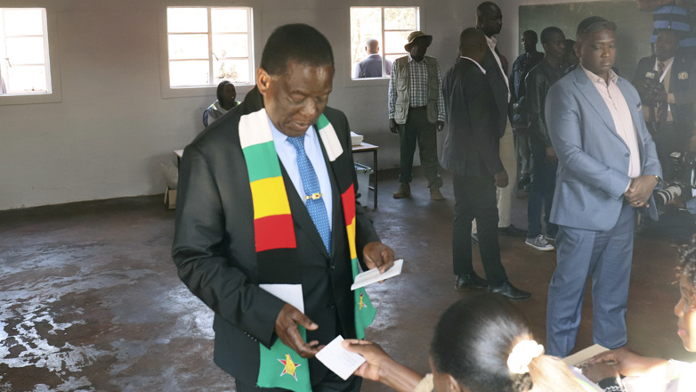 Ζιμπάμπουε: Νικητής των εκλογών ο πρόεδρος Έμερσον Μνανγκάγκουα – Η αντιπολίτευση αμφισβητεί το αποτέλεσμα