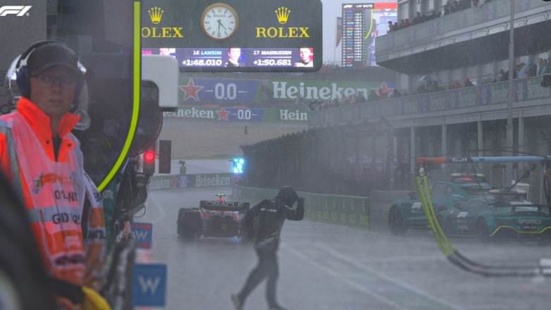 Κόκκινη σημαία και προσωρινή διακοπή αγώνα στο Grand Prix Ολλανδίας λόγω βροχής – Απομένουν 8 γύροι