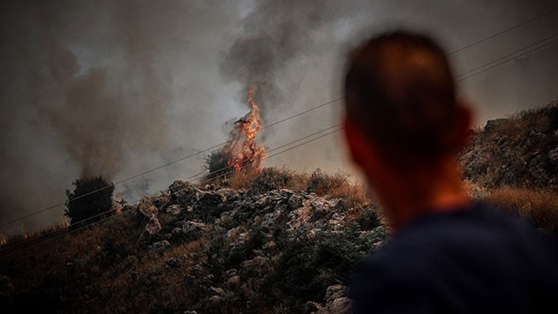 Στη μάχη της κατάσβεσης των πυρκαγιών σε Αλεξανδρούπολη, Άνδρο και Μεσσηνία και οι Ένοπλες Δυνάμεις