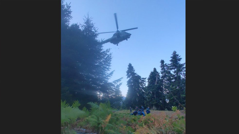 Τρίκαλα: Εικόνες από τη διάσωση τραυματία πυροσβέστη στα Στουρναρέικα