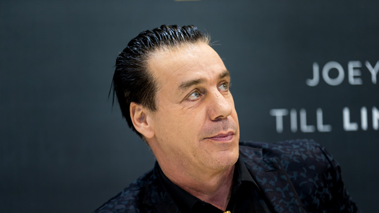 Rammstein: Στο αρχείο η έρευνα σε βάρος του Τιλ Λίντεμαν που κατηγορήθηκε για σεξουαλικές επιθέσεις