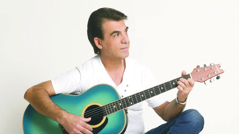 Πέθανε ο τραγουδιστής Τόλης Τσιμογιάννης