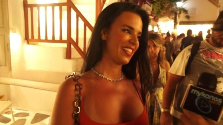 Ivana Knoll: Το «κορίτσι του Μουντιάλ» ανεβάζει τη θερμοκρασία στη Μύκονο με τις σέξι εμφανίσεις της