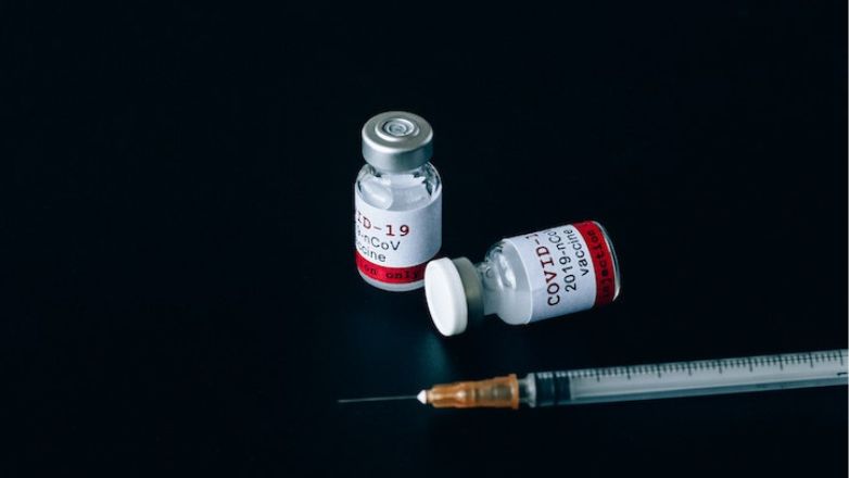 Εγκρίθηκε το επικαιροποιημένο εμβόλιο της Pfizer για τον κορωνοϊό