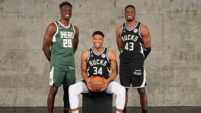 Στους Μπακς και ο Άλεξ Αντετοκούνμπο