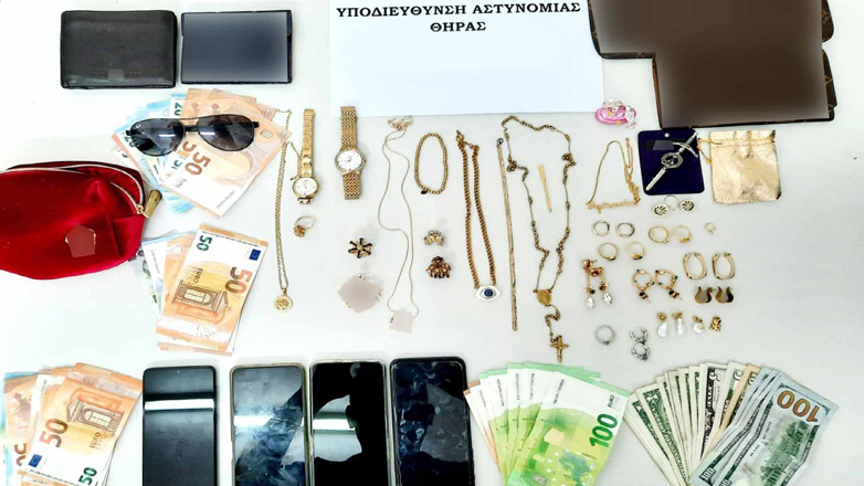 Εξαρθρώθηκε εγκληματική οργάνωση που έκλεβε τουρίστες στη Σαντορίνη