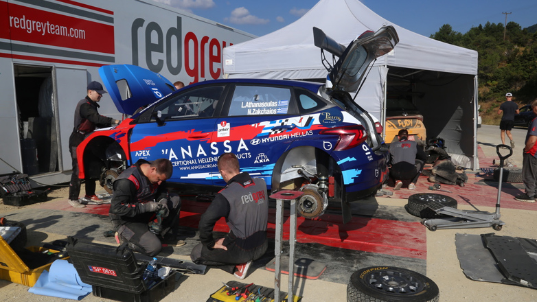 ΕΚΟ Ράλλυ Ακρόπολις: Τελευταίες ρυθμίσεις για το Hyundai i20 N Rally2 των Αθανασούλα- Ζακχαίου