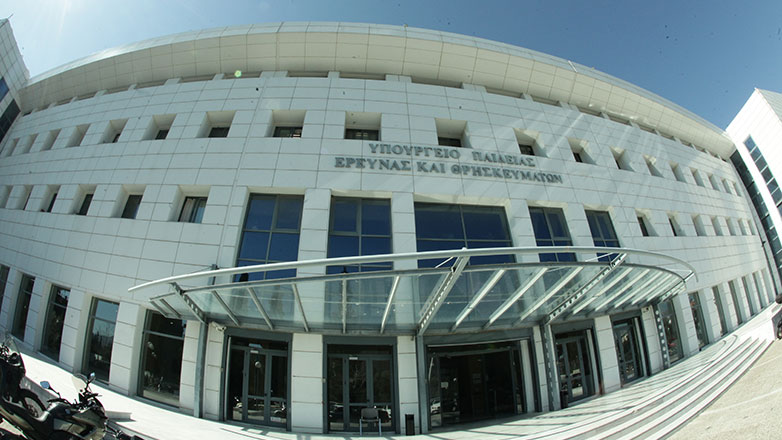 Υπουργείο Παιδείας: Έντονη αντίδραση για τον βανδαλισμό μουσουλμανικού νεκροταφείου στη Ροδόπη