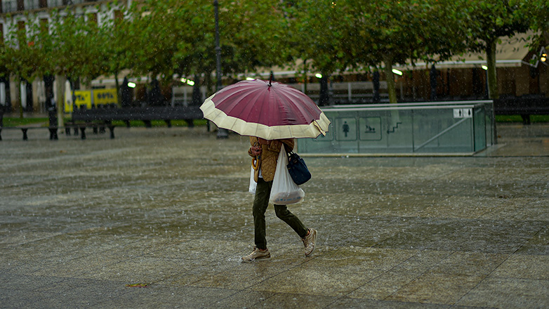 Οι κάτοικοι της Μαδρίτης κλήθηκαν να μείνουν στα σπίτια τους καθώς αναμένονται καταρρακτώδεις βροχές