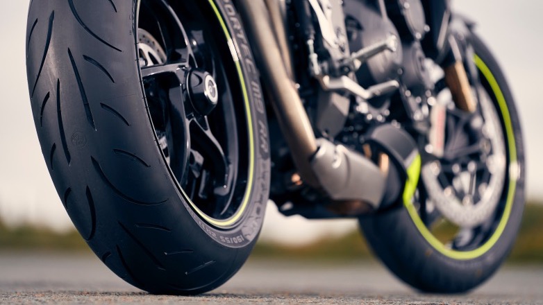 Κάθε πότε και γιατί πρέπει να αλλάζουμε τα ελαστικά στη μοτοσυκλέτα