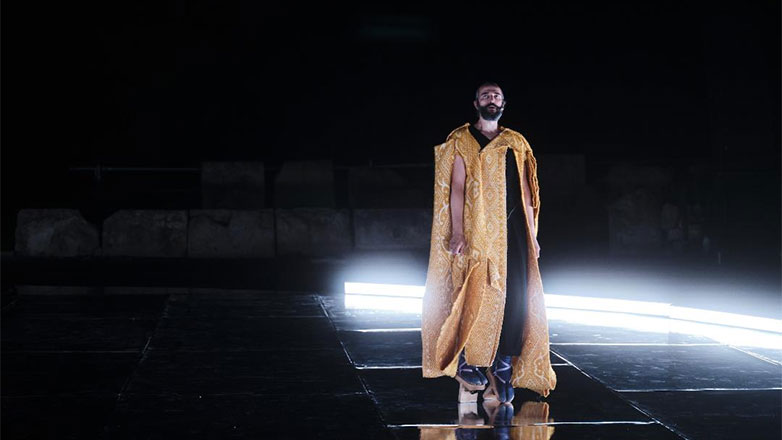 Τα «Βατράχια» του Αριστοφάνη με τον Άρη Σερβετάλη σε ανοιχτά θέατρα της Αττικής