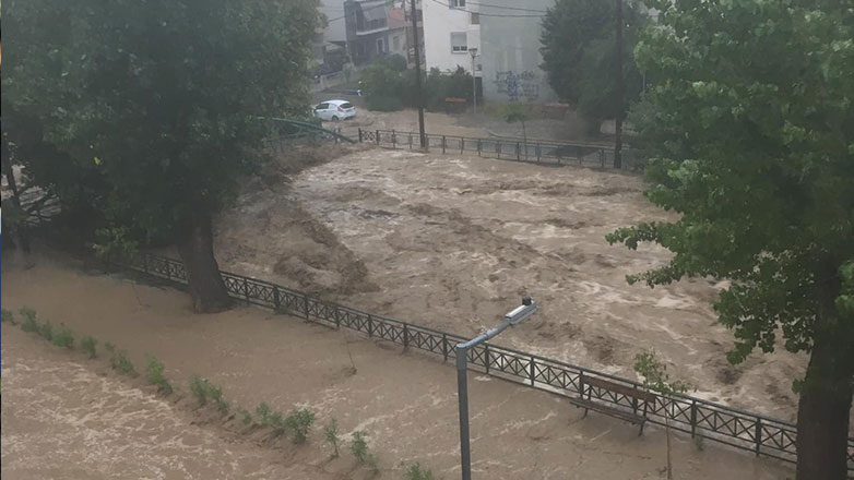 Κακοκαιρία Daniel: Υπερχείλισε ο χείμαρρος Κραυσίδωνας στον Βόλο! Κακοκαιρία Daniel: Υπερχείλισε ο χείμαρρος Κραυσίδωνας στον Βόλο!