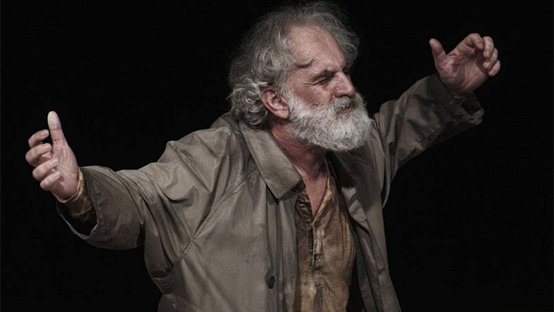 Sold out όλες οι παραστάσεις του «Οιδίποδα επί Κολωνώ» με τον Δημήτρη Καταλειφό