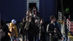 Μέλη του πληρώματος έσπρωξαν από τον καταπέλτη τον επιβάτη που πνίγηκε – Βίντεο ντοκουμέντο