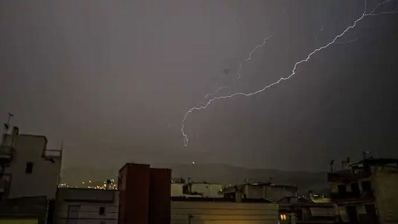 Κακοκαιρία Daniel: «Η νύχτα έγινε μέρα από τους κεραυνούς» στη Μαγνησία