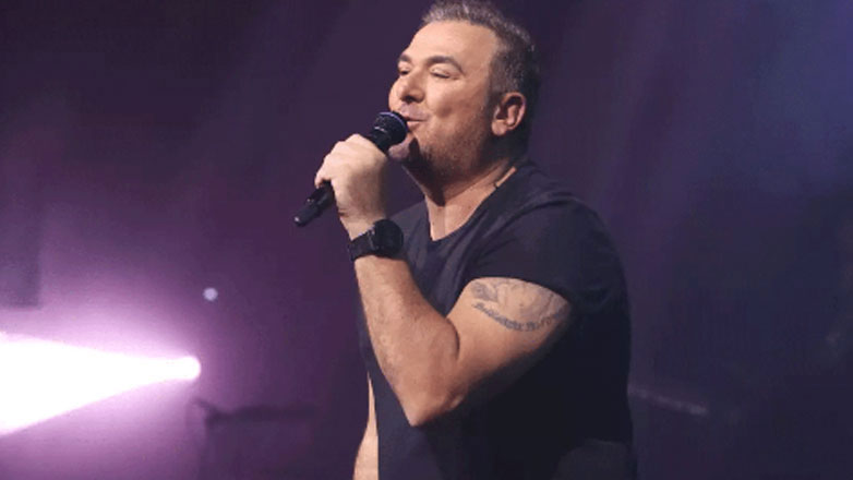 Καλλιμάρμαρο: Συγκίνησε ο Αντώνης Ρέμος ερμηνεύοντας ένα ακυκλοφόρητο τραγούδι του Αντώνη Βαρδή