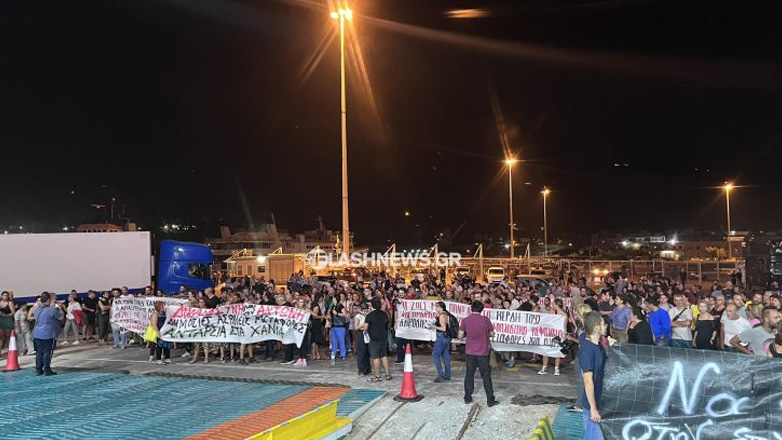 Χανιά: Μεγάλη διαμαρτυρία στο λιμάνι της Σούδας για τον Αντώνη και την τραγωδία στο Blue Horizon