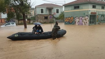 Εικόνες «Αποκάλυψης» στη Θεσσαλία – Άνοιξε η Εθνική Οδός προς Θεσσαλονίκη